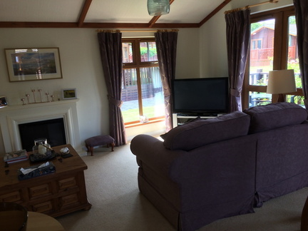 81 SittingRoomd1 3264x2448